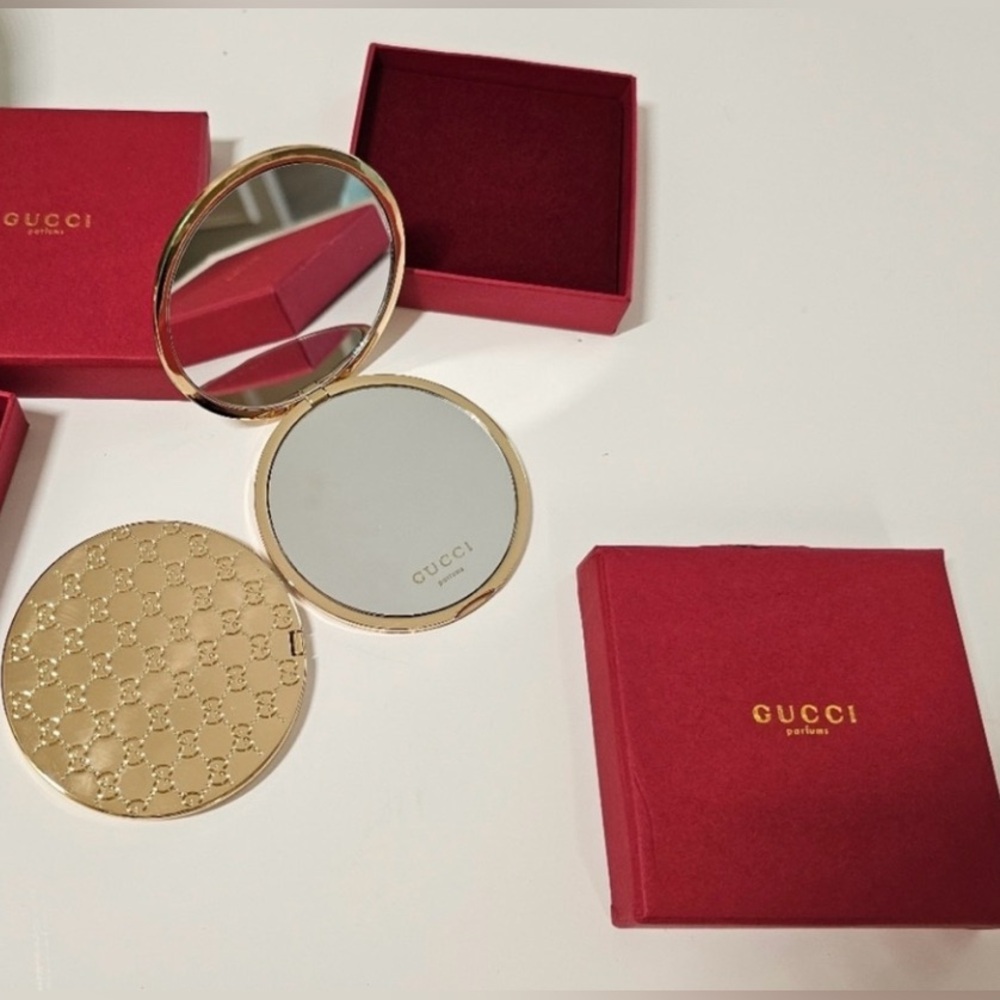 “Gucci” Gold Embossed Compact Mirror in a Gift Box. - Picture 4 of 6